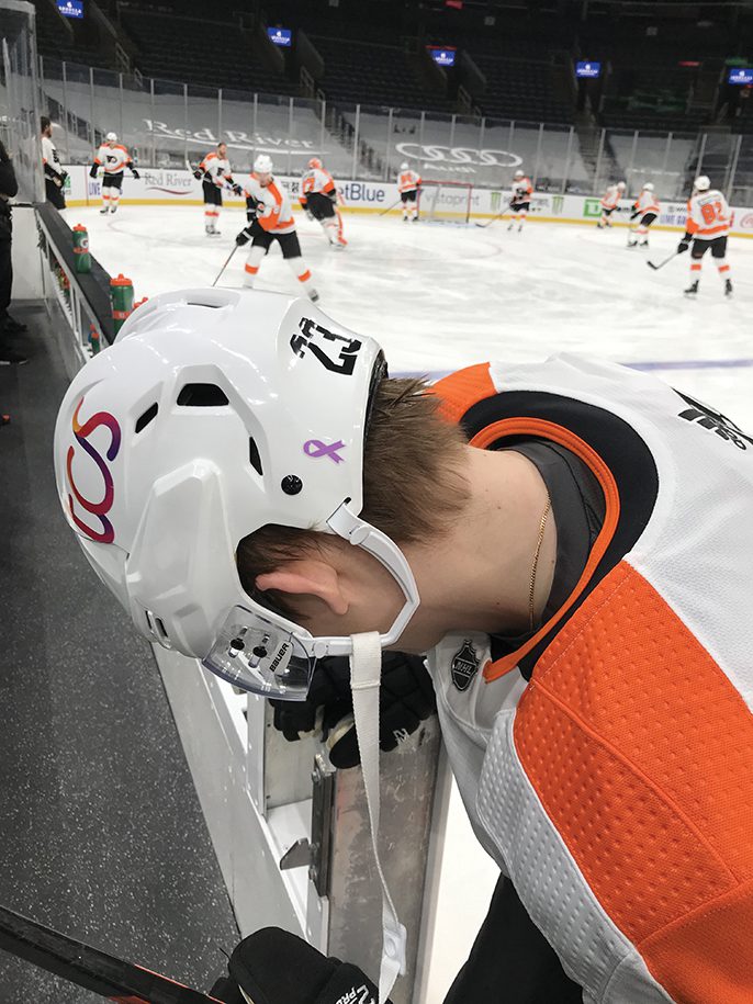 Lindblom emotional as Flyers support people fighting cancer
